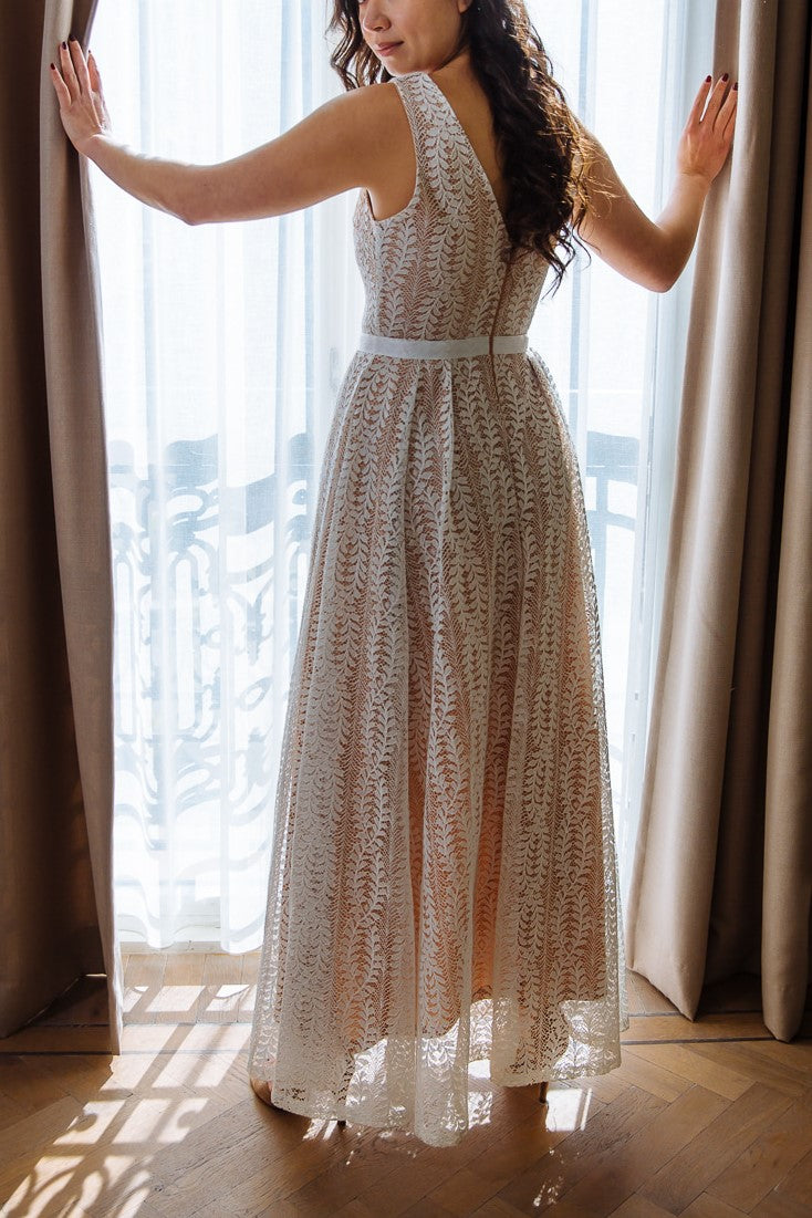 Maxi jurk wit kant – NOOS Sharing Boutique