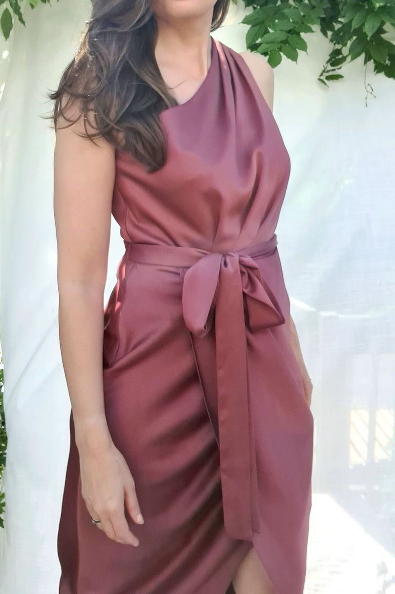 Midi jurk one shoulder roze – NOOS Sharing Boutique