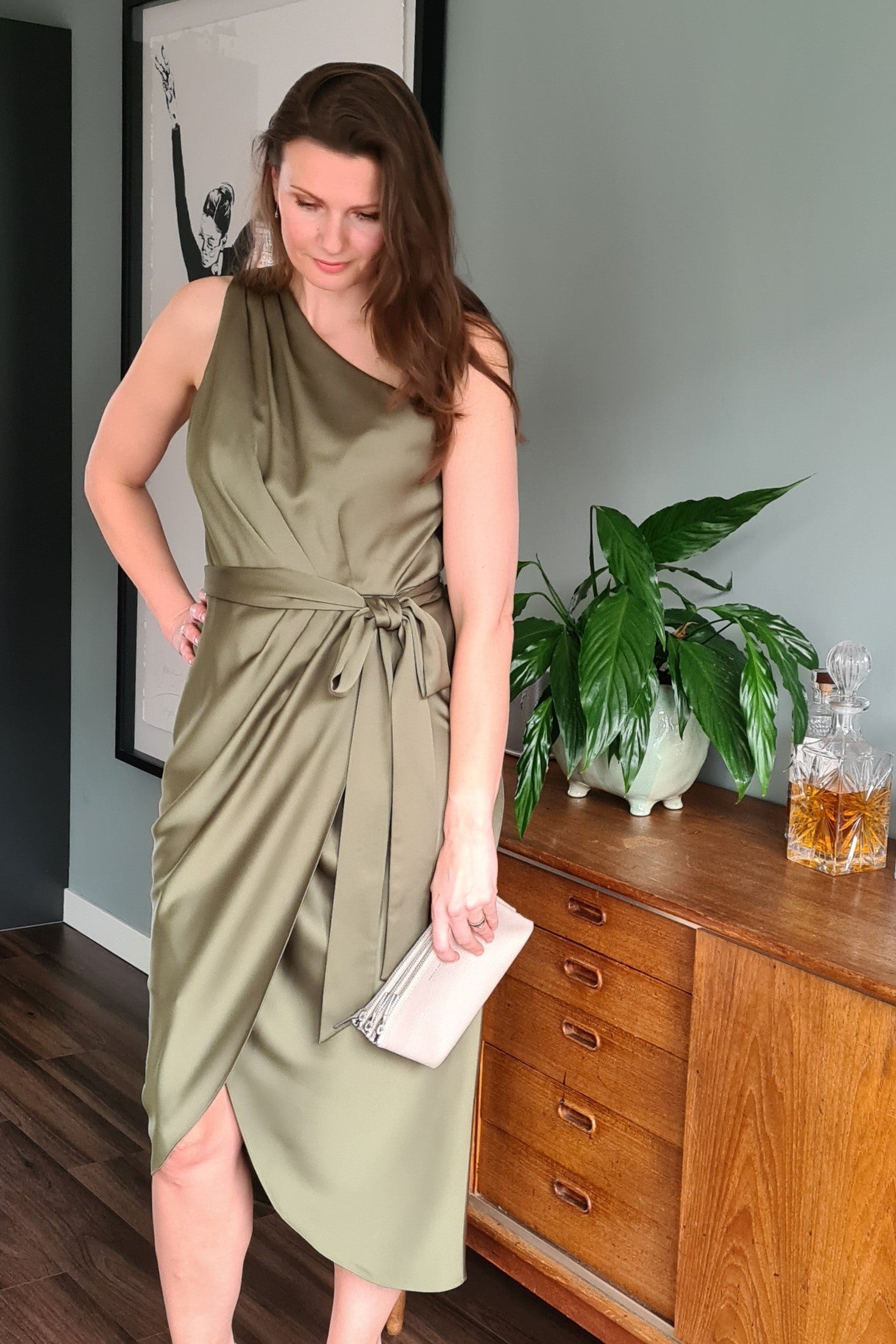 Midi jurk one shoulder groen NOOS Sharing Boutique Midi jurk one shoulder groen NOOS Sharing Boutique