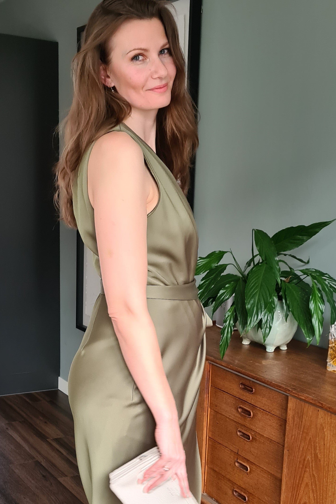 Midi jurk one shoulder groen NOOS Sharing Boutique Midi jurk one shoulder groen NOOS Sharing Boutique